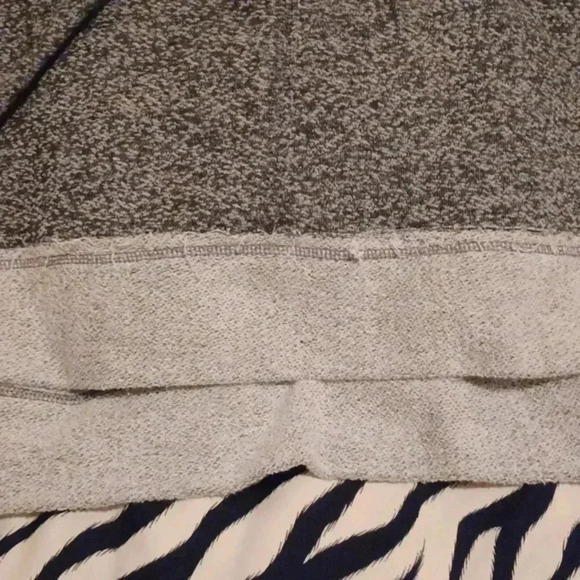 🌹cotton sweater with peekaboo sleeves🎉 - Picture 8 of 12